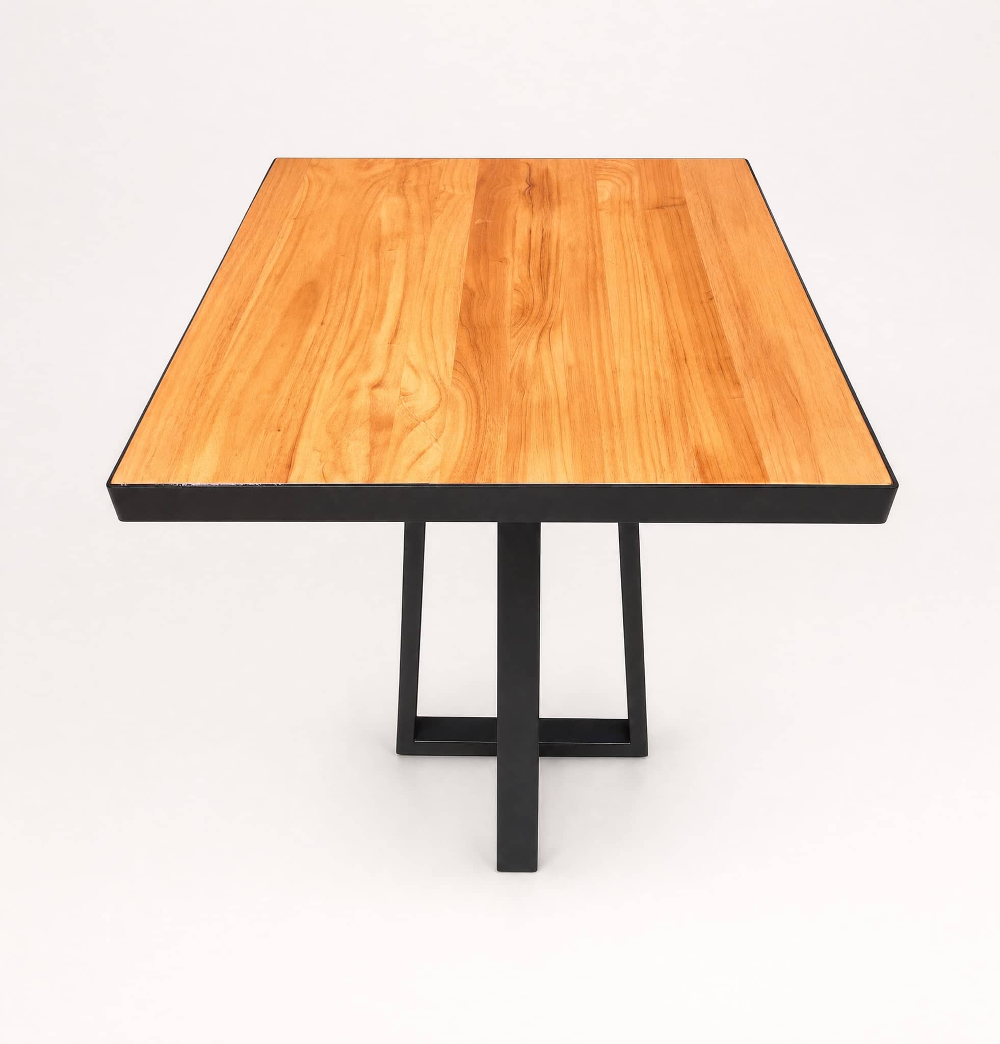 Pöytä 70x70